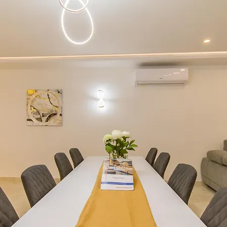 A Spacious & Modern By The Sea - Happy * St Paul's Bay