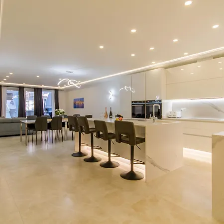 Apartman A Spacious & Modern By The Sea - Happy *